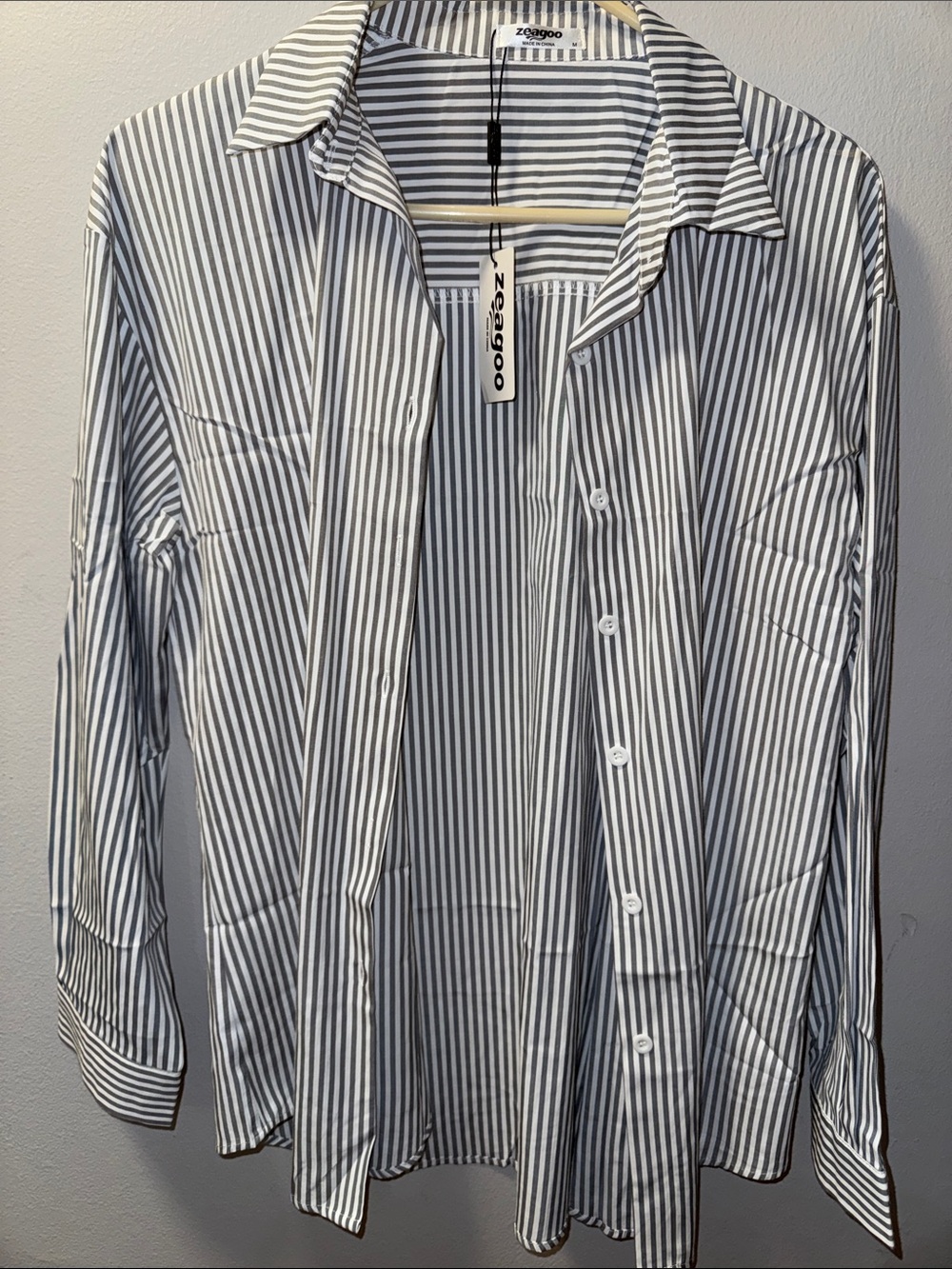 Zeagoo NWT - Women's White and Gray Striped Button-Up Shirt - M